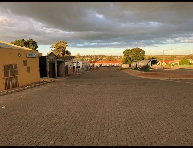 140M² BUILDING FOR SALE IN OUDEKRAAL